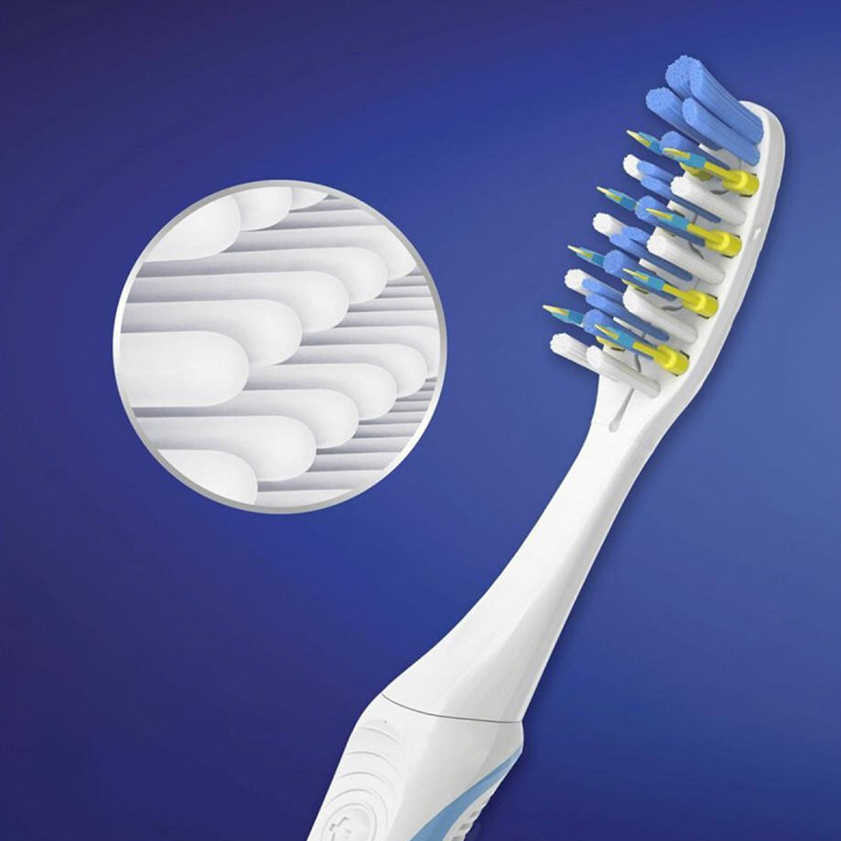 Oral-B Pro Expert Pulsar 35 Medium detailopname borstelharen en rubberpolijstkussentjes