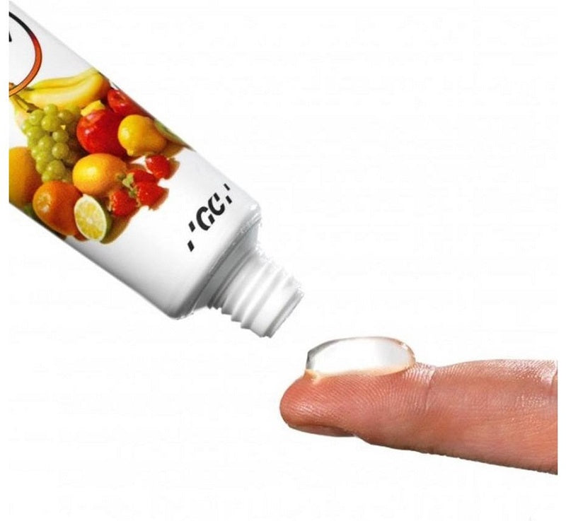 GC MI Paste Vanille tube met fruitafbeelding, klodder crème op vinger