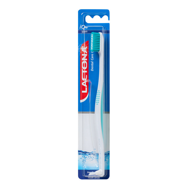 Lactona Nylon IQ Plus Soft tandenborstel in blauwe blisterverpakking met turquoise kop