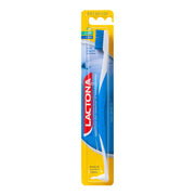 Lactona Nylon IQ Plus X-Soft tandenborstel in gele blisterverpakking met blauwe details