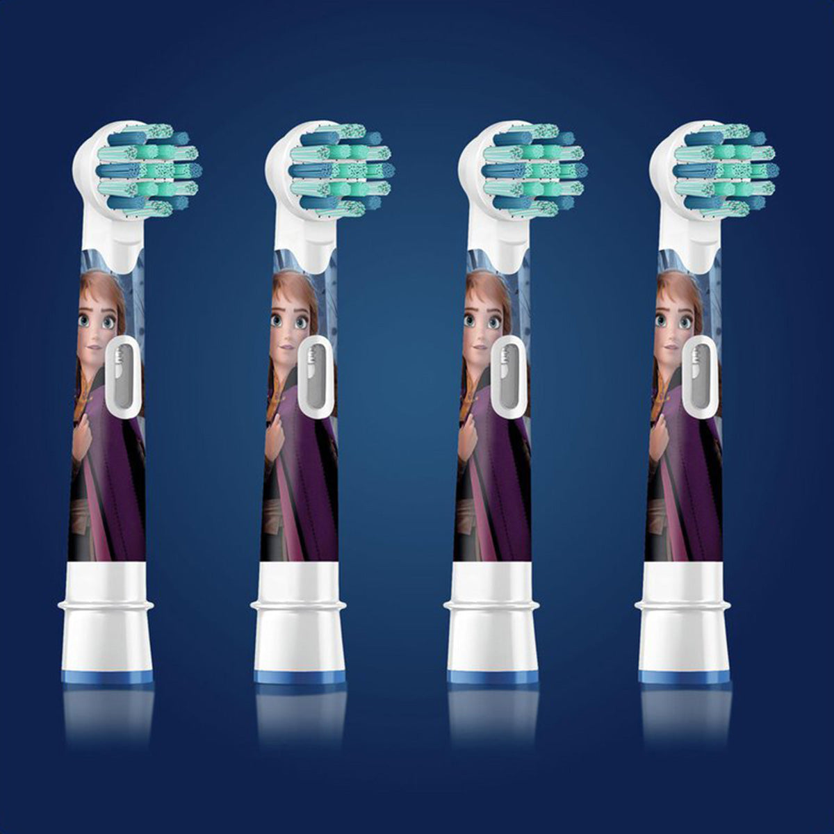 Oral-B Kids Frozen X-Soft opzetborstels, vier stuks naast elkaar op blauwe achtergrond