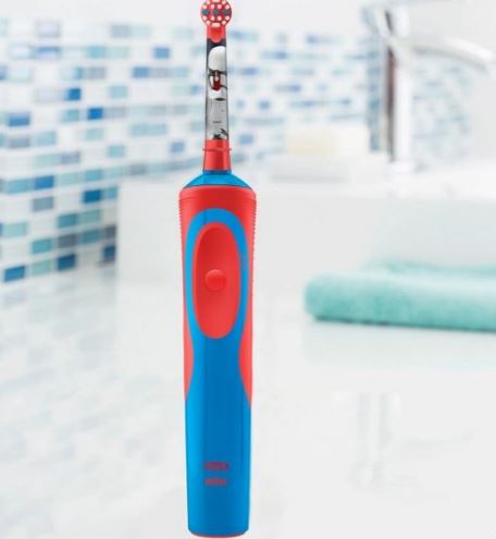 Oral-B Kids Star Wars Extra Soft elektrische tandenborstel in blauw-rood, badkamer