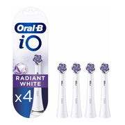 Oral-B iO Radiant White opzetborstels verpakking met vier losse opzetborstels ernaast