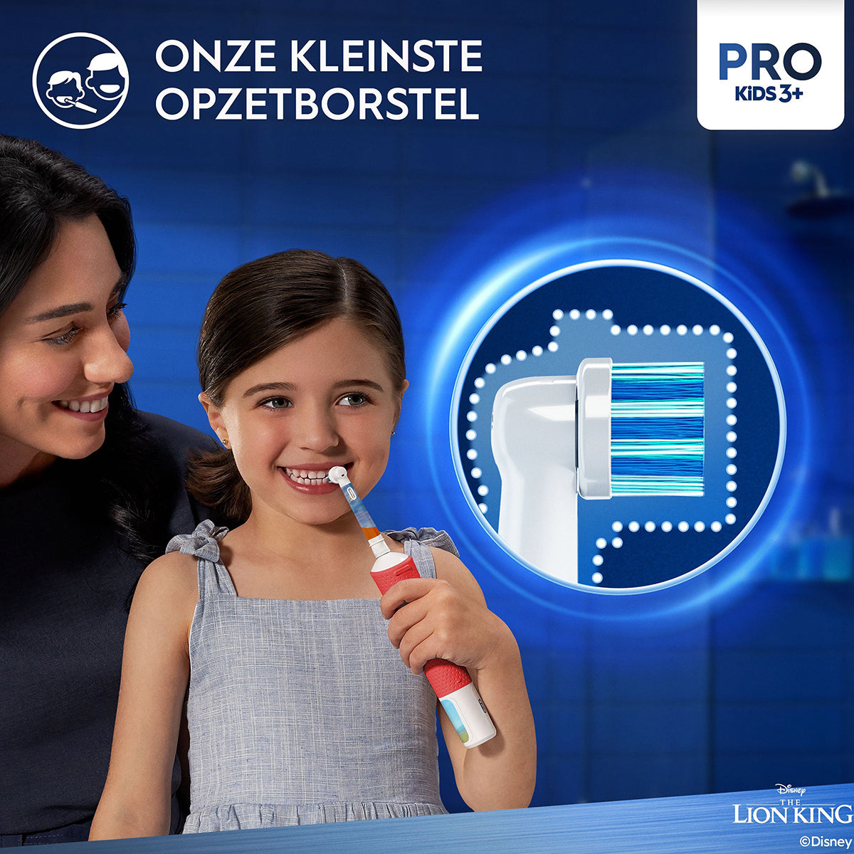 Oral-B Kids Lion King opzetborstel, meisje poetst met moeder, kleinste opzetborstel uitgelicht