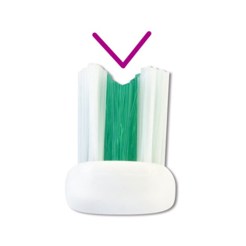 Miradent Carebrush Ortho close-up van v-vormige groene en witte borstelharen