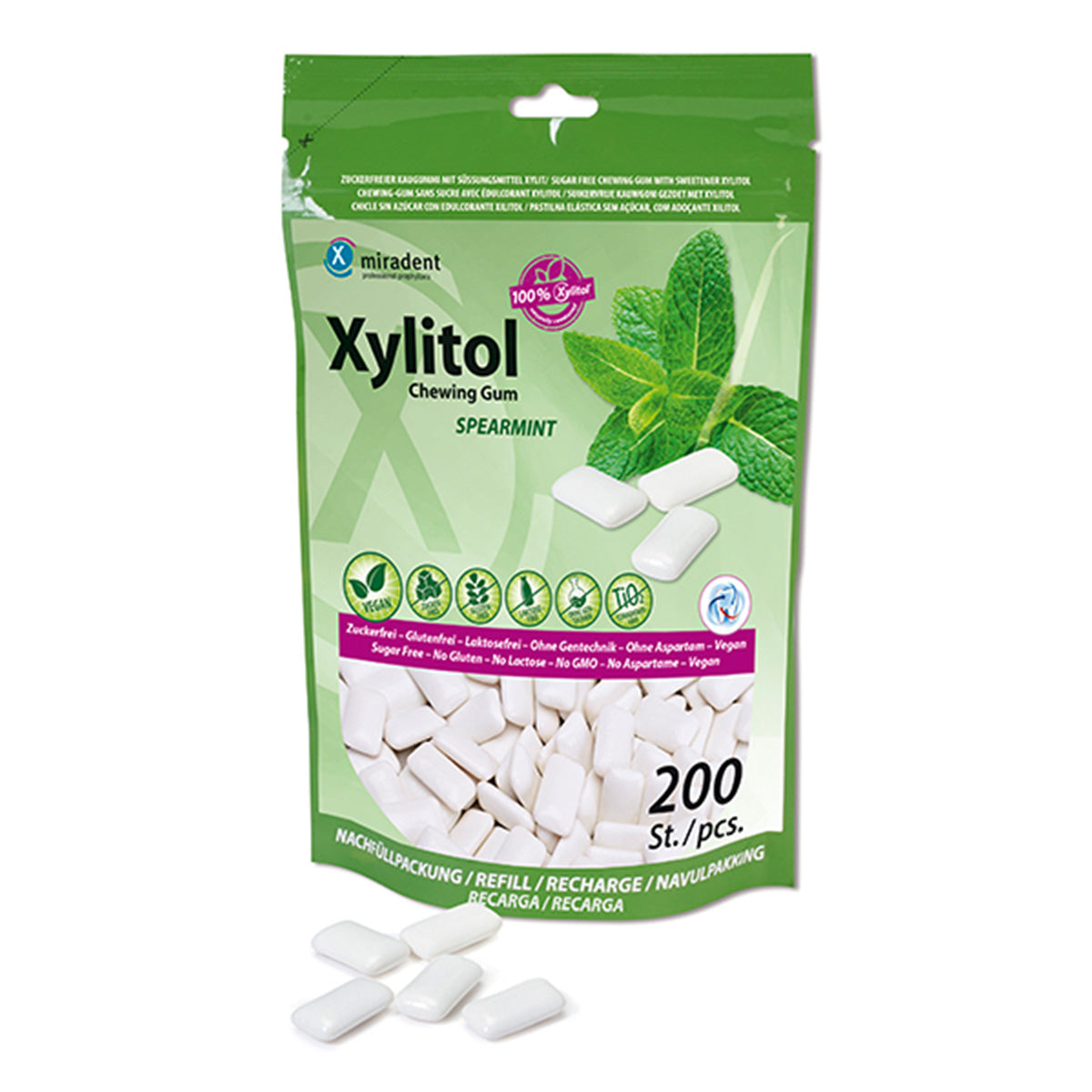 Miradent Xylitol kauwgom Spearmint navulpak met losse kauwgomstukjes ervoor