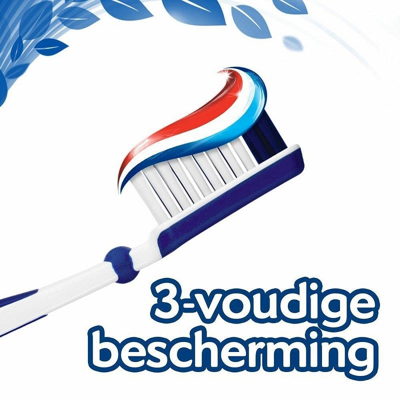Aquafresh Freshmint tandpasta rood-wit-blauwe streep op tandenborstel, 3-voudige bescherming
