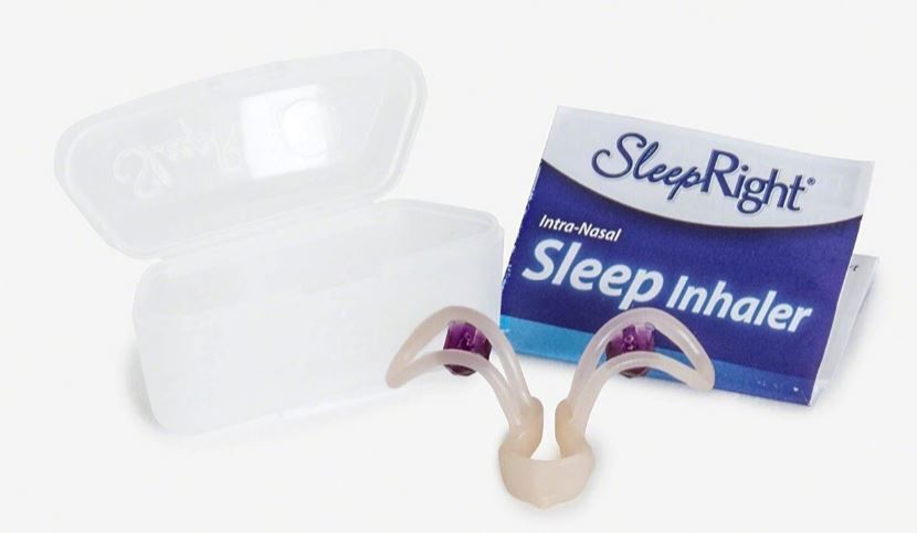 SleepRight Intra Nasal Sleep Inhaler met lavendel naast doosje en bewaarbox