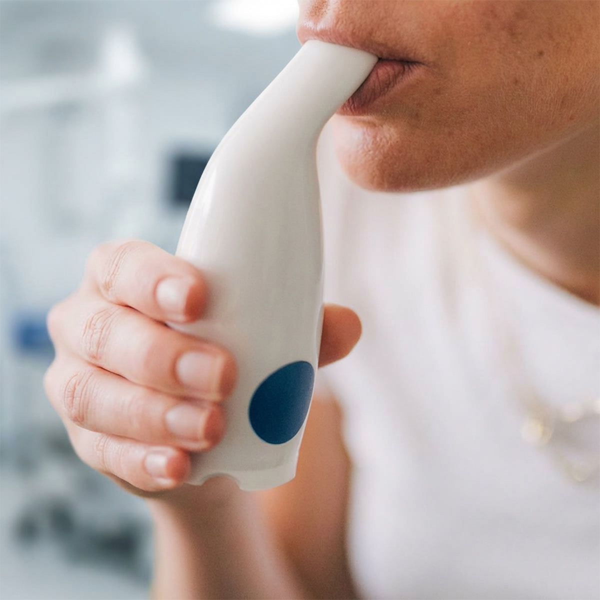 SleepPro SaltPipe Mini wordt bij de mond gehouden tijdens gebruik