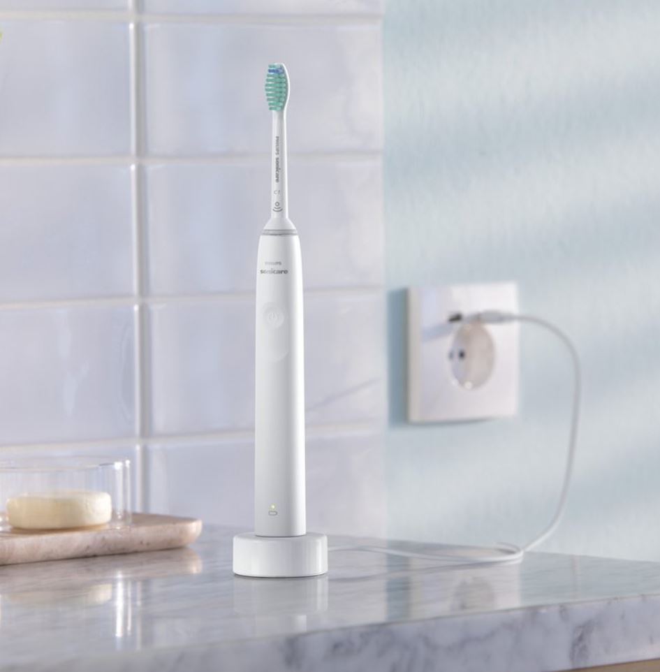 Sonicare 3100 elektrische tandenborstel wit op oplaadhouder in badkamer