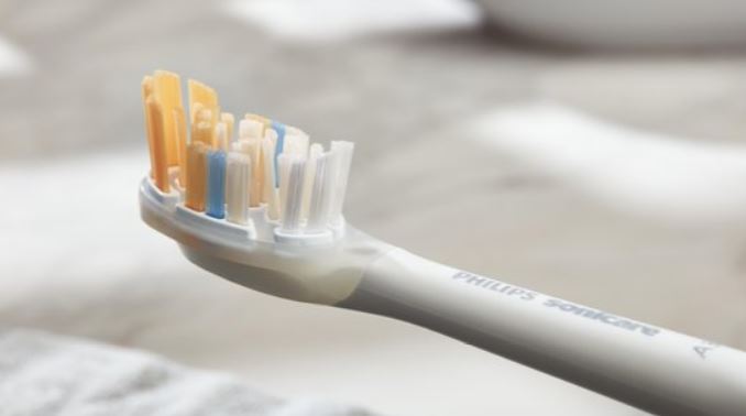Sonicare A3 Premium AIO opzetborstel close-up van gekleurde borstelharen