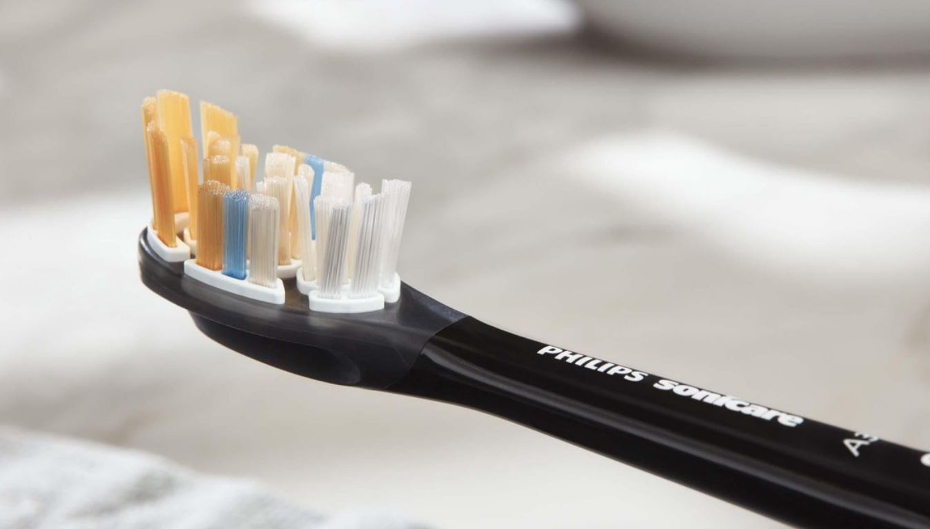Sonicare A3 Premium AIO opzetborstel close-up van borstelharen op zwart handvat