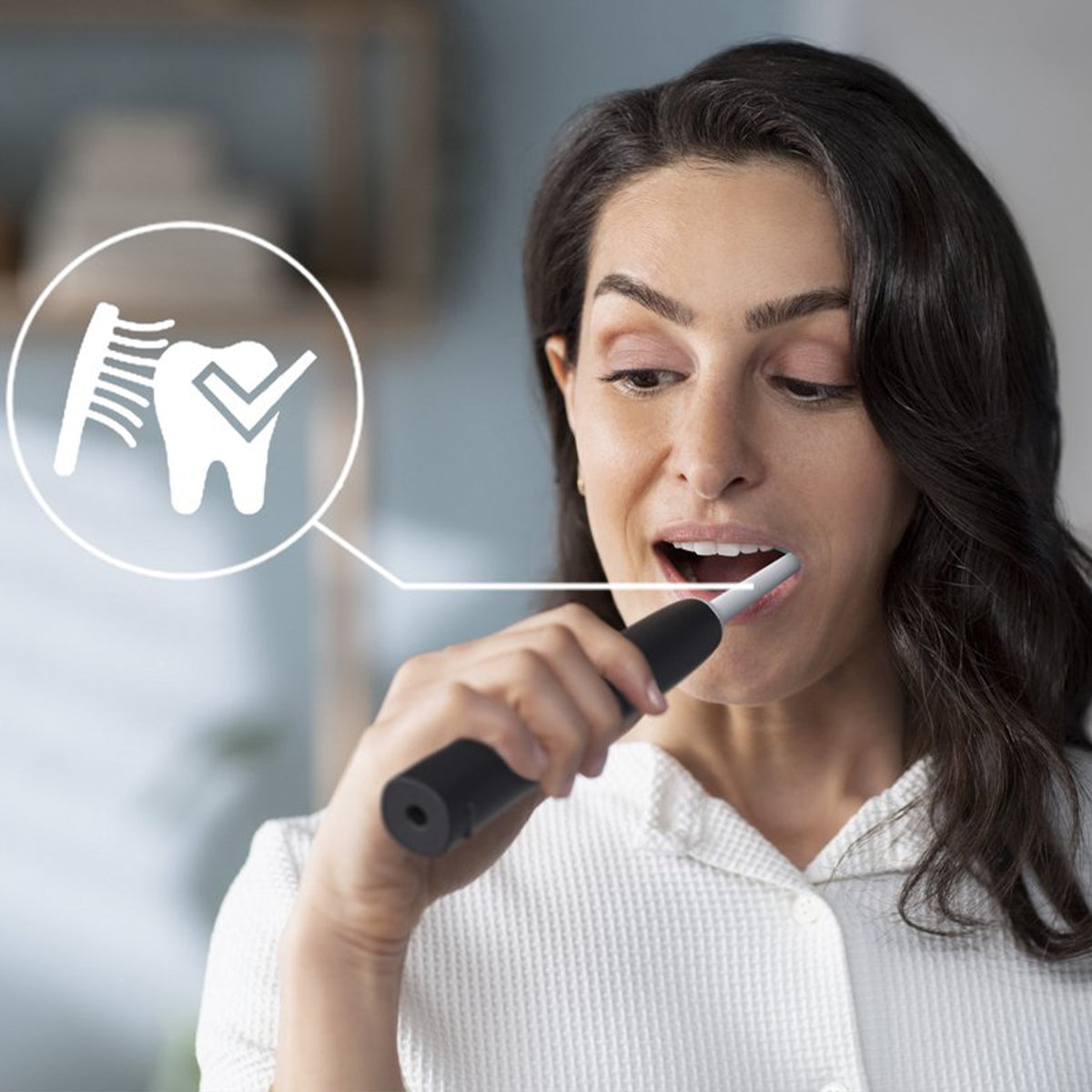 Sonicare 3100 elektrische tandenborstel gebruikt door vrouw met tandgezondheid icoon