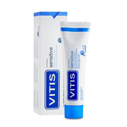 Vitis Sensitive tandpasta met verpakking en witte tube naast elkaar