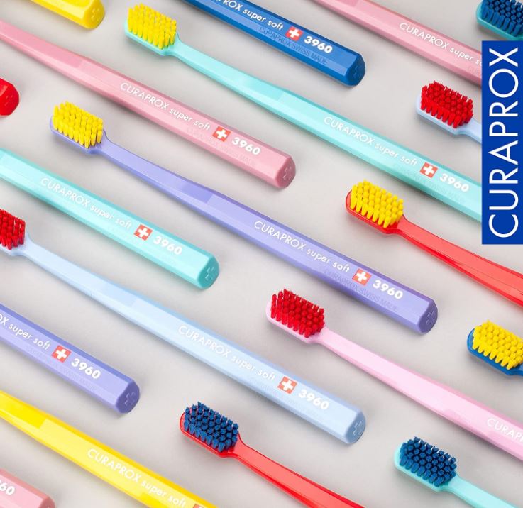 Curaprox tandenborstel CS 3960 super soft in diverse kleuren diagonaal gerangschikt