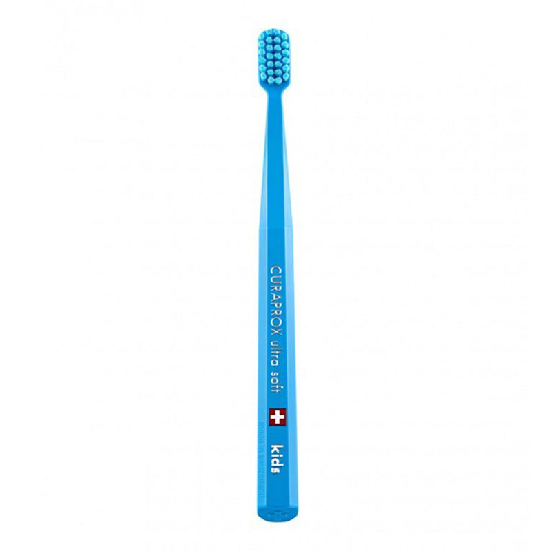 Curaprox Tandenborstel Kids ultra soft blauwe kindertandenborstel rechtop