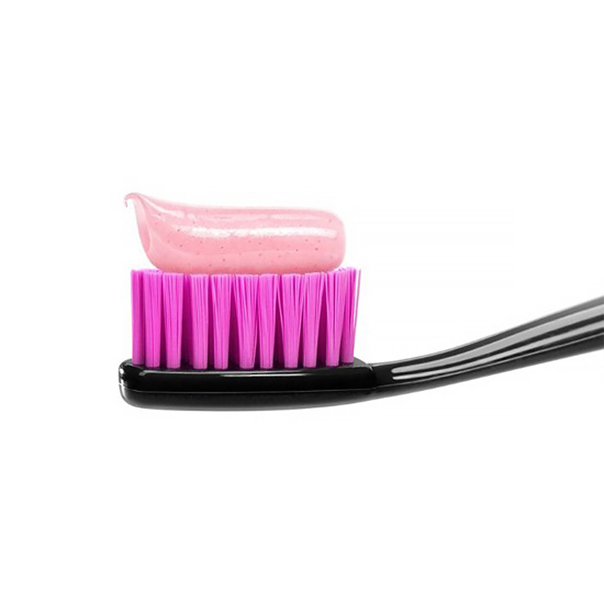 Splat Special Extreme White roze tandpasta op zwarte tandenborstel