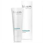 Bluem tandpasta fluoride, witte tube naast verpakking