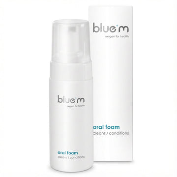 Bluem Oral Foam pompflacon met verpakkingsdoos ernaast