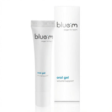 Bluem Oral Gel wound support, witte tube naast verpakkingsdoosje