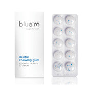 Bluem Dental kauwgom verpakking naast blisterstrip met tien kauwgomballetjes