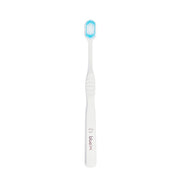 Bluem Day-to-day Ultra soft tandenborstel wit met blauwe haren rechtop