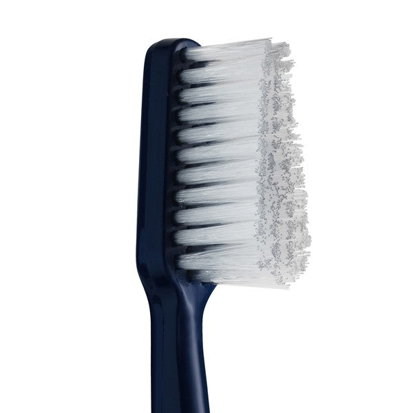 TePe Tandenborstel Select X-soft close-up van blauwe kop met witte haren
