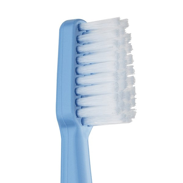 TePe Tandenborstel Select Compact Medium close-up van blauwe borstelkop met witte haren