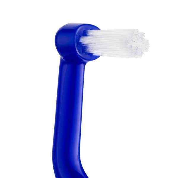 TePe Universal Care tandenborstel detailopname van blauwe kop met witte haren