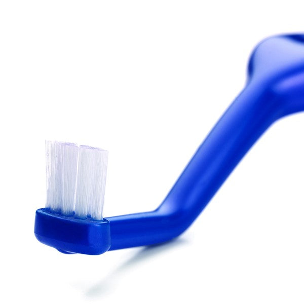 TePe Universal Care tandenborstel close-up van blauwe kop met witte haren