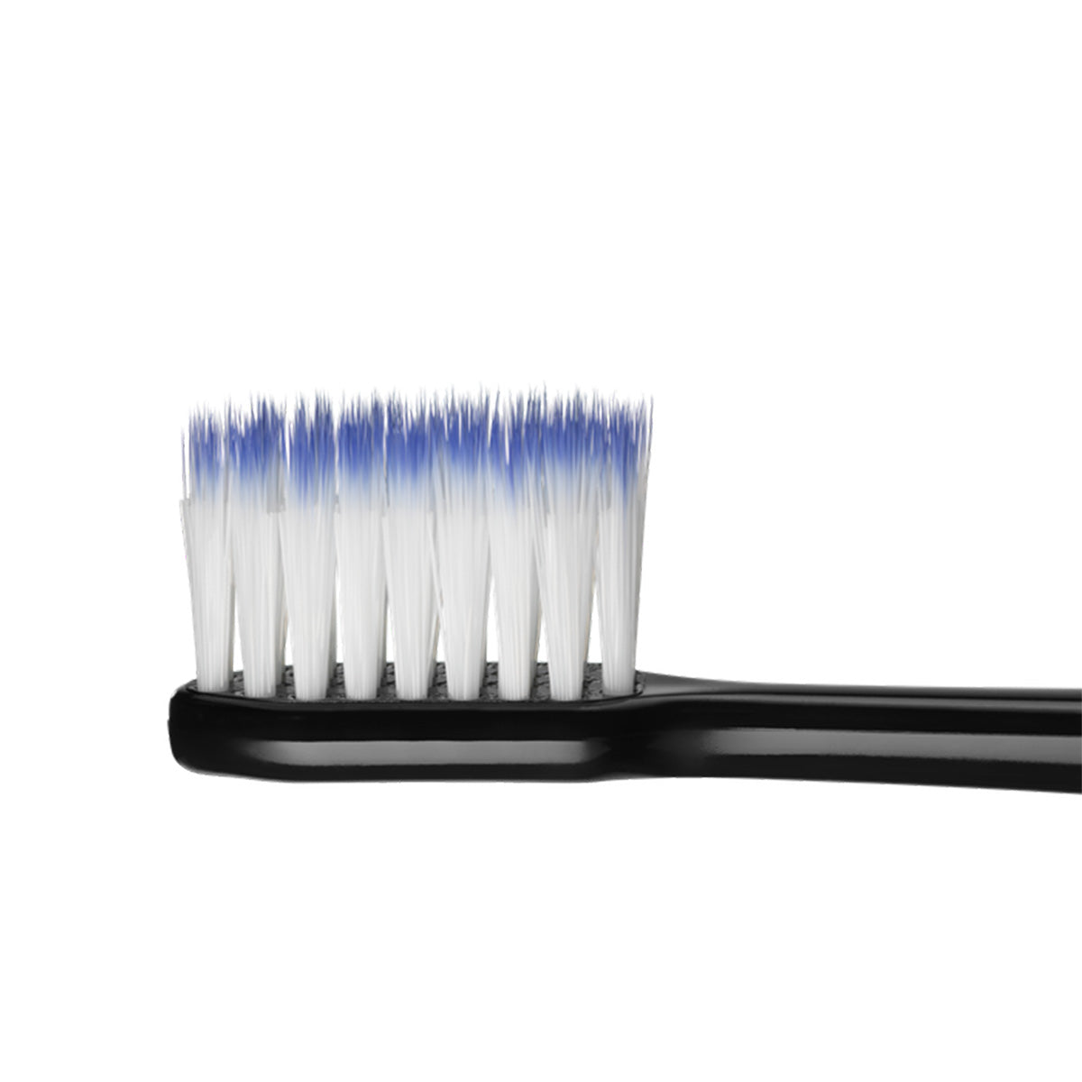 Gum Sonic Daily tandenborstel close-up van witte en blauwe borstelharen