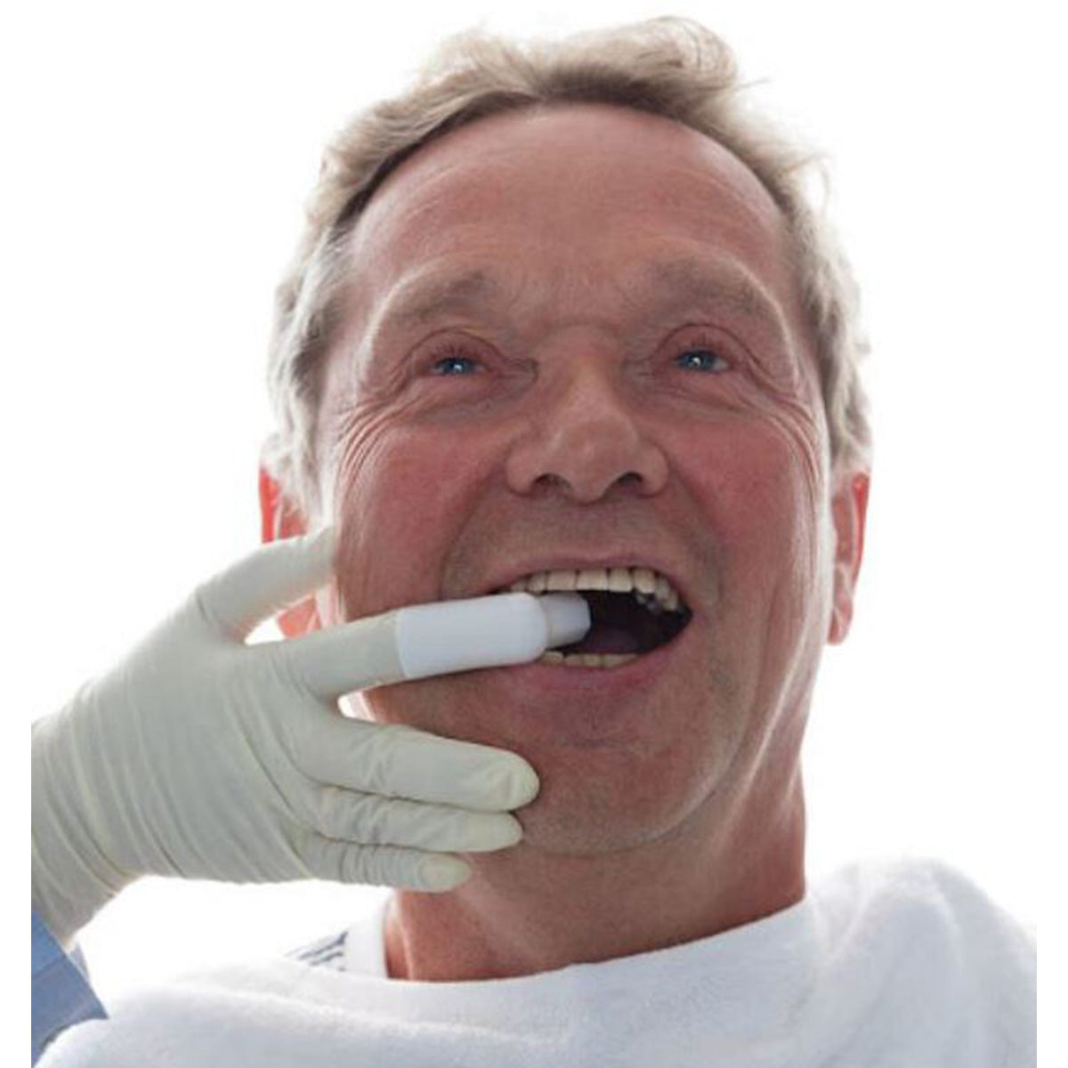 ViniGiGi pro fingerbite tussen tanden geplaatst tijdens behandeling met handschoen
