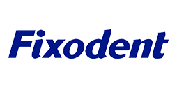 Fixodent logo in blauwe letters op witte achtergrond